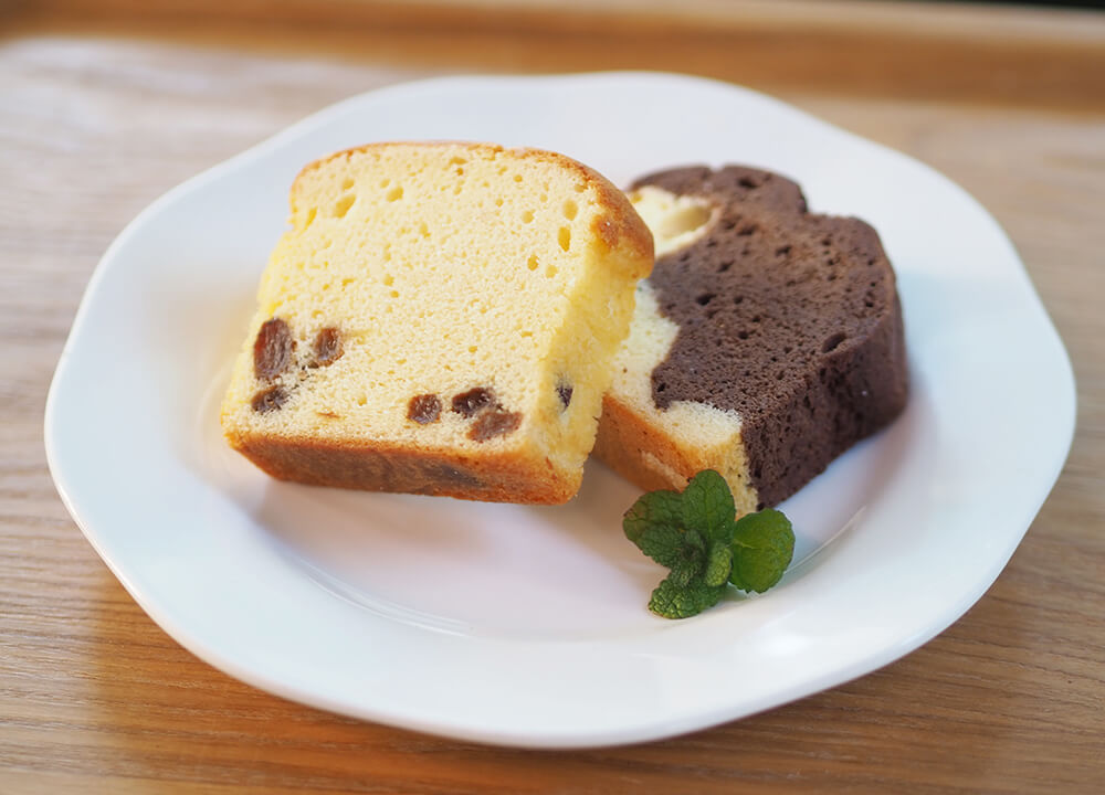 写真：2種類のパウンドケーキ